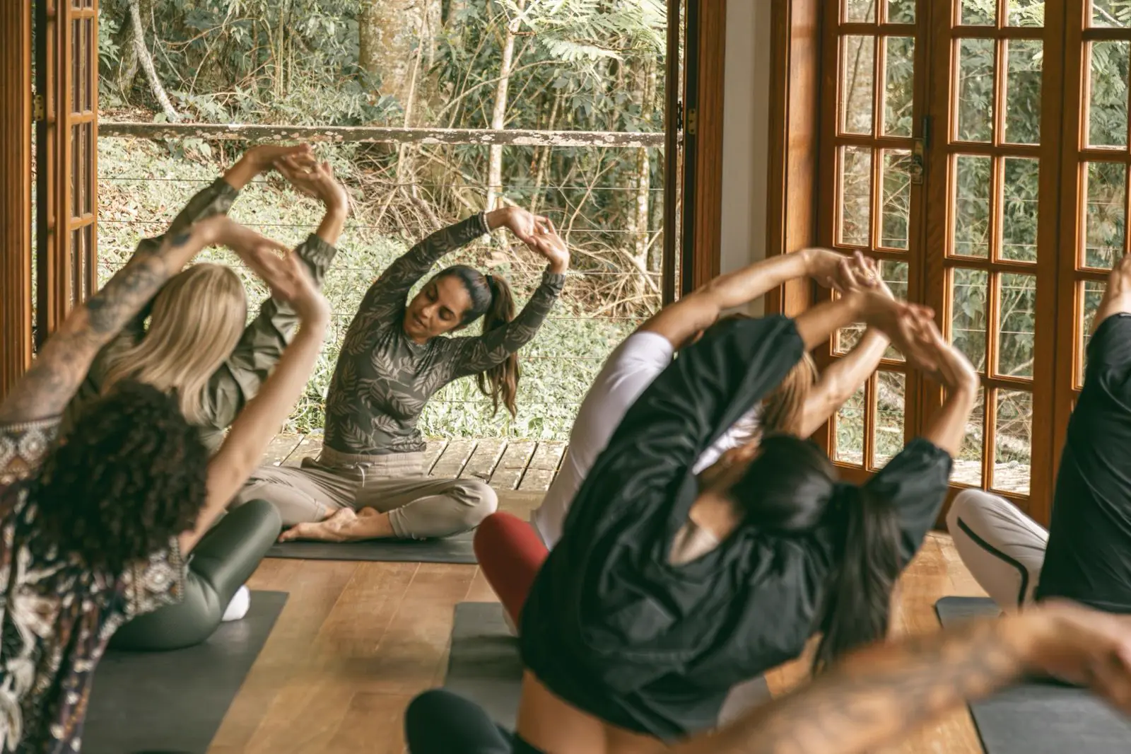 Retiro Inspire Trip com Gi Borba — experiência imersiva de yoga e acroyoga
